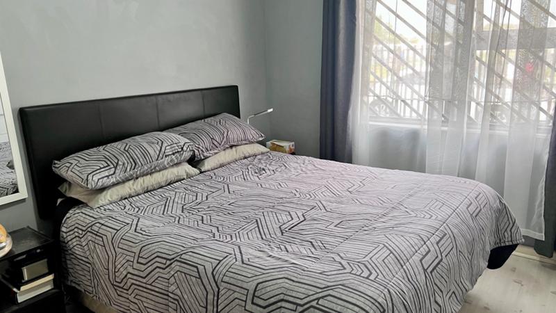 2 Bedroom Property for Sale in Silvertown Western Cape